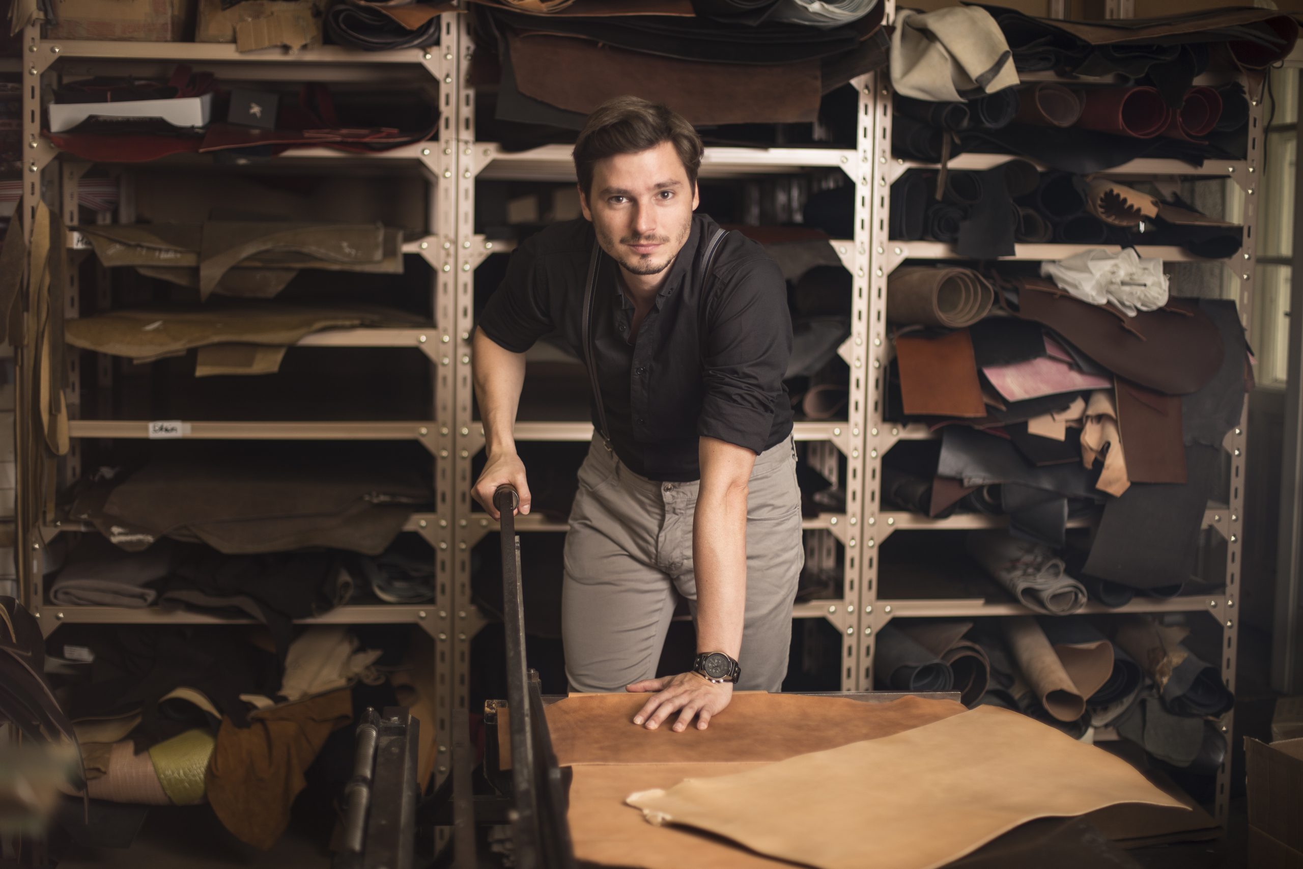 Grafik für -Hosenträgermacher mit Studienabschluss