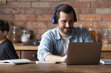 Zu Blogartikel 'Bitte nicht stören: Wie man Gesprächslärm am Arbeitsplatz vermeidet' wechseln