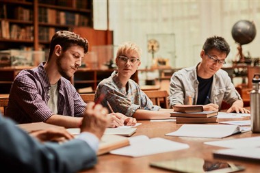 Zu Blogartikel 'Sprachenlernen: Positive Effekte auf dein Gehirn' wechseln