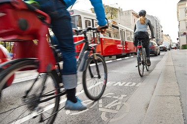 Zu Blogartikel 'Lebe lieber nachhaltig: Warum die Pendelstrecke das Leben erleichtern kann' wechseln